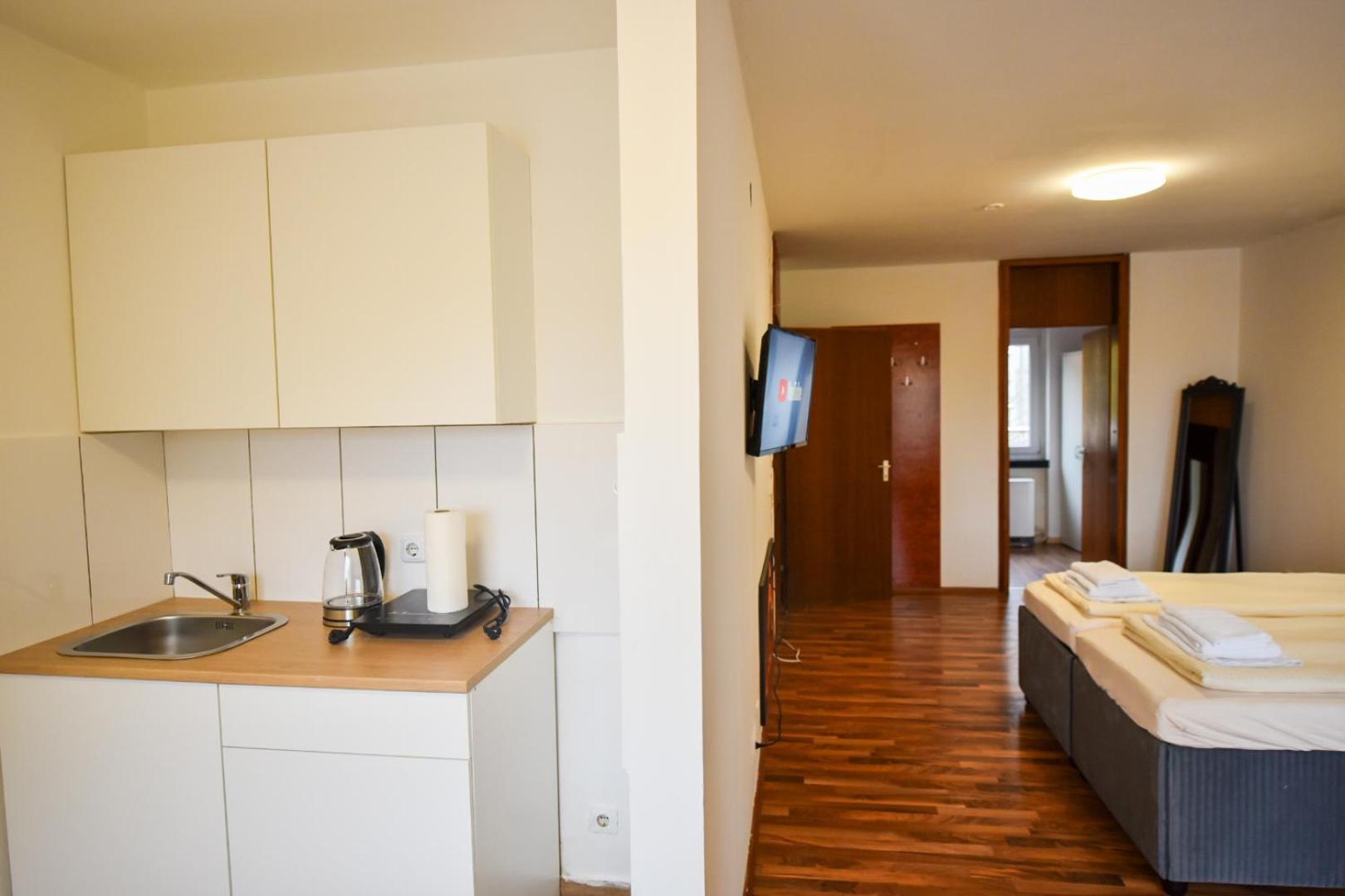Im Mit Eigene Kueche Bad Balkon Parkplatz Netflix Nürnberg
