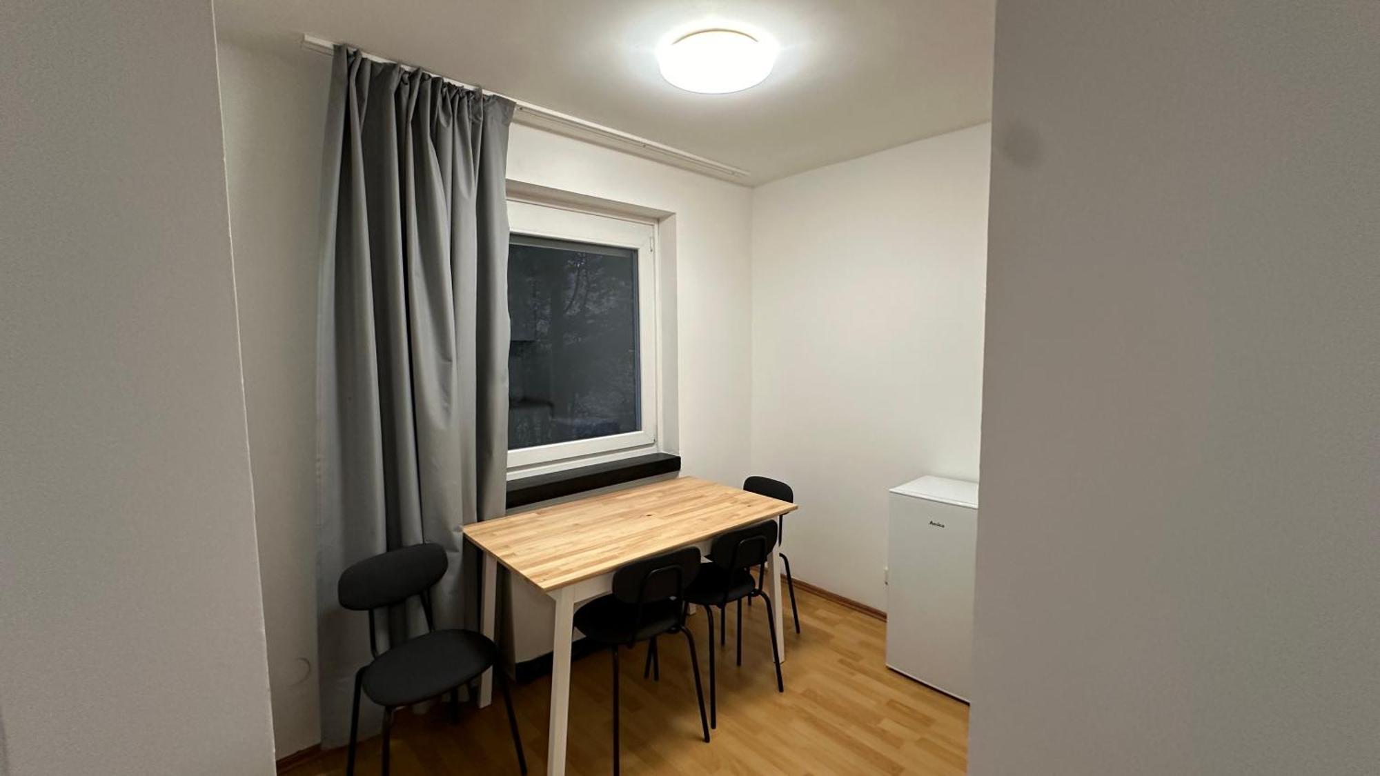 Im Mit Eigene Kueche Bad Balkon Parkplatz Netflix *