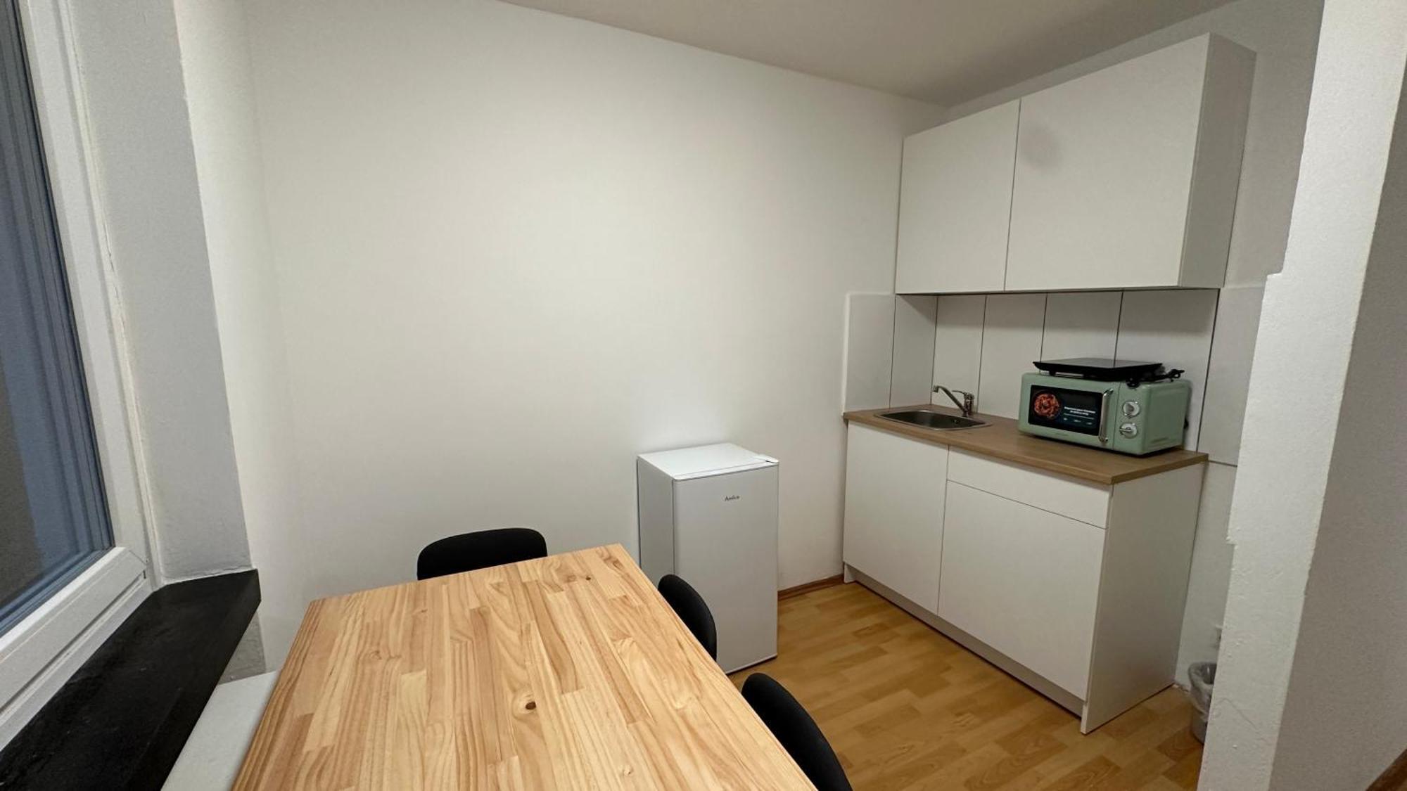 Im Mit Eigene Kueche Bad Balkon Parkplatz Netflix * Nürnberg