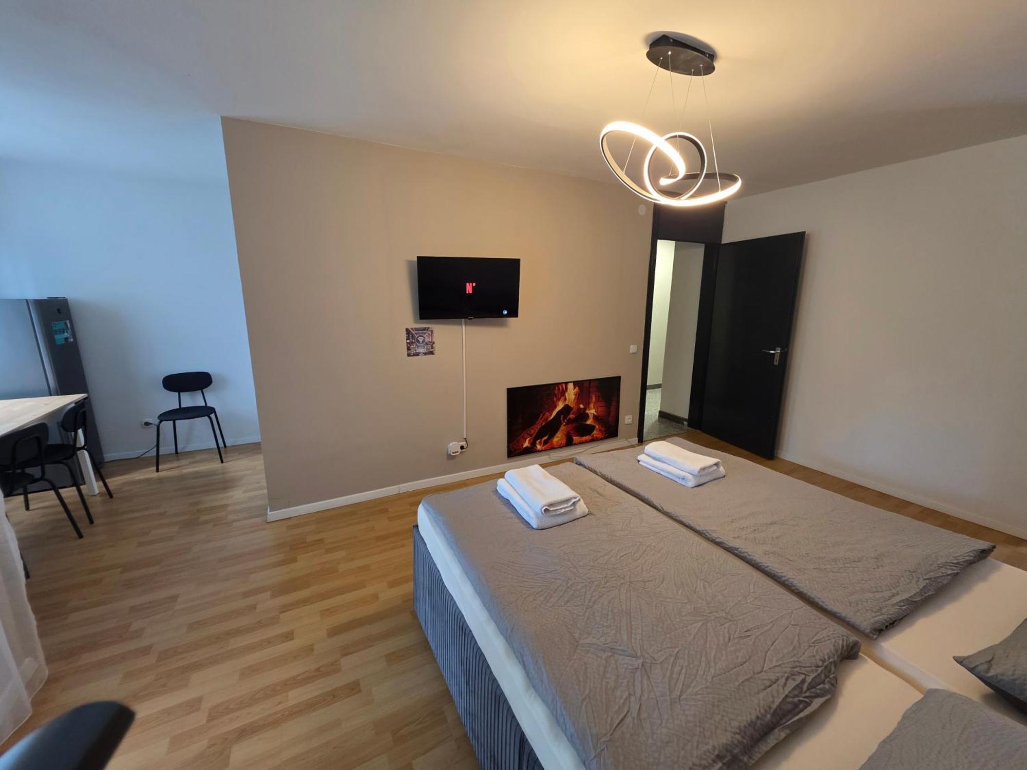 Apartment Im Mit Eigene Kueche Bad Balkon Parkplatz Netflix